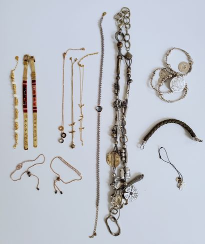 Lot containing two BRACELETS IKITA watch,...