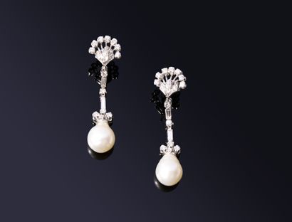 Pair of EARPENDANTS in white gold (750‰)...