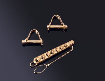 LOT comprising a pair of partially openwork...