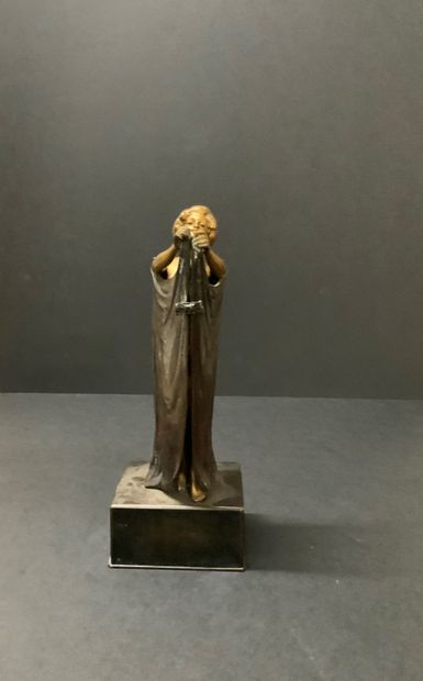 Carl KAUBA (1865-1922)

Danseuse au voile

Sculpture...