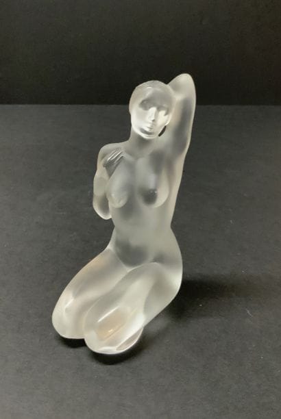 LALIQUE FRANCE

Female nude on her knees

Sculpture...