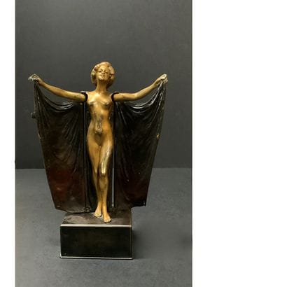 Carl KAUBA (1865-1922)

Danseuse au voile

Sculpture...