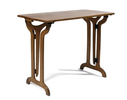 THONET, vers 1900
Table de salon de forme...