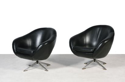 Paire de fauteuils de forme coque
recouvert...