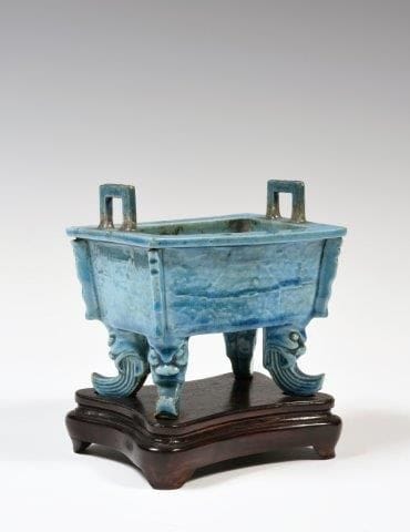 Chine
Une petite jardinière en forme de sarcophage...