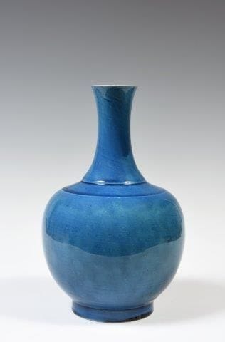 Chine
Vase de forme balustre à panse ovoïde...