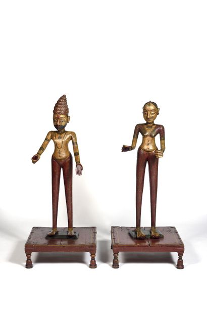 Deux statuettes en bois laqué
H : 100 cm...