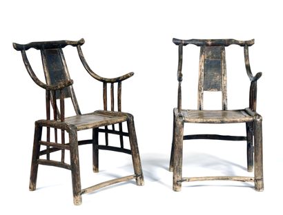 Paire de fauteuils en bonnet de lettré, bois...