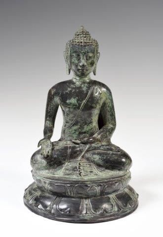 Bouddha assis, bronze a patine verte 
H :...