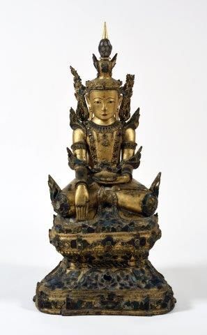 Important bouddha en laque doré et incrustations...