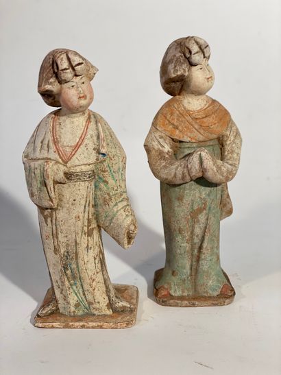 Chine 
Deux statuettes en terre cuite, traces...