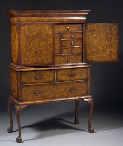 Cabinet Hollandais en ronce de noyer marquete...