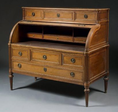 Bureau cylindre formant commode en acajou...