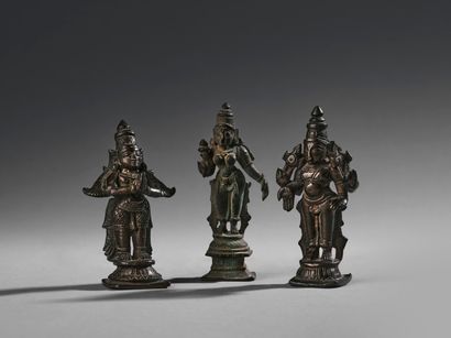 Ensemble de trois divinités, Garuda, Bhudevi...