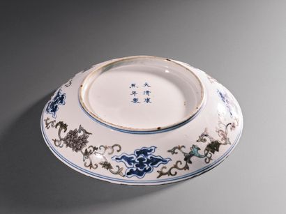 Dish decorated with two dragons
China, late...
