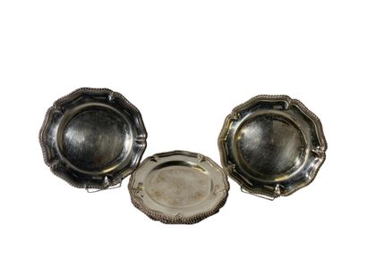 Set of six silver-plated plates with frieze...