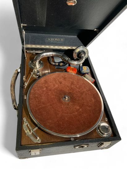 Kroner Holliday gramophone, thorens head...