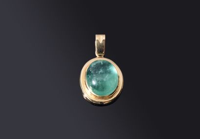 Yellow gold (750‰) oval pendant set with...