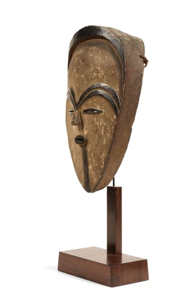 Ancien masque Vuvi (Gabon)
Bois. H. 35 cm
Avec...