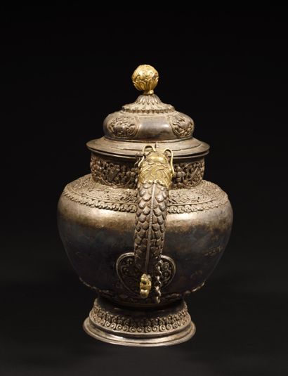 Théière
Tibet circa XIXe siècle
Argent à...