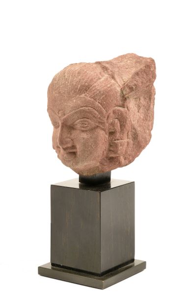 Tête de divinité
Inde, empire Kushan circa...