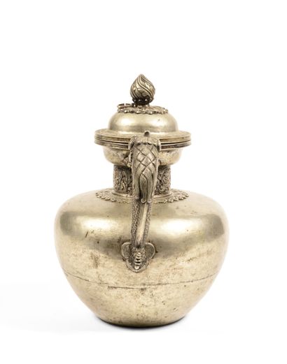 Théière
Tibet circa XIXe siècle
Argent à...
