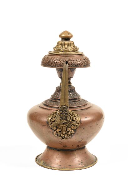 Vase / verseuse bumpa
Tibet circa XIXe siècle
Cuivre...