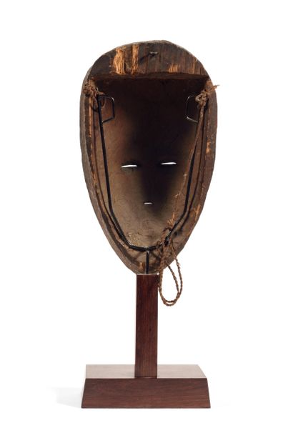 Ancien masque Vuvi (Gabon)
Bois. H. 35 cm
Avec...