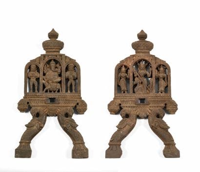 Paire de panneaux processionnels
pour le...