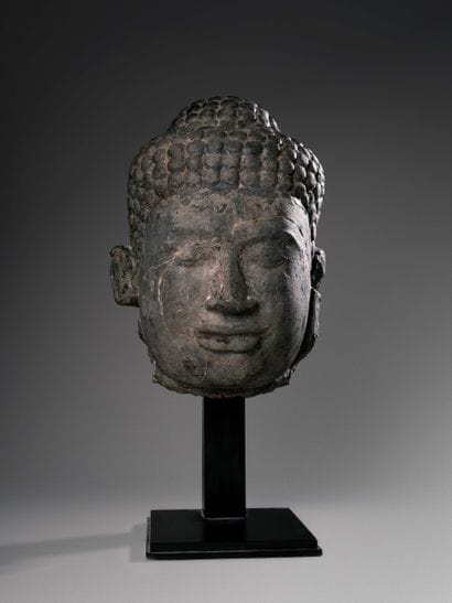 Importante tête de Buddha Art post-Bayon,
Thaïlande...