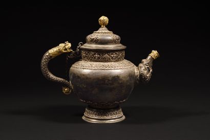 Théière
Tibet circa XIXe siècle
Argent à...
