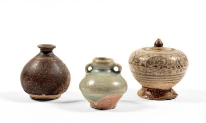 Lot de trois petites céramiques
Composé :
•...