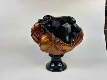 ECOLE DU XXe 
Buste de femme
Sculpture en...