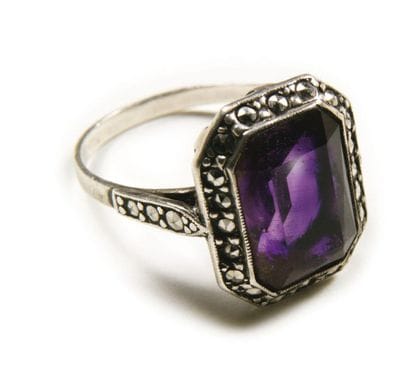 BAGUE EN ARGENT, sertie d'une améthyste rectangulaire...