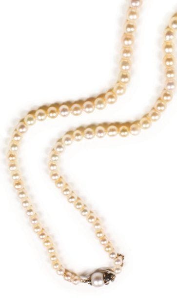 COLLIER DE PERLES DE CULTURE RONDES BLANCHES...