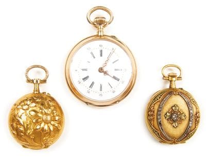 LOT DE DEUX MONTRES DE COL À REMONTOIR AU...