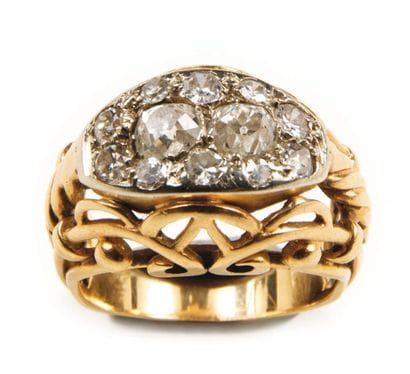 BAGUE EN OR JAUNE ET PLATINE AJOURÉ, le centre...