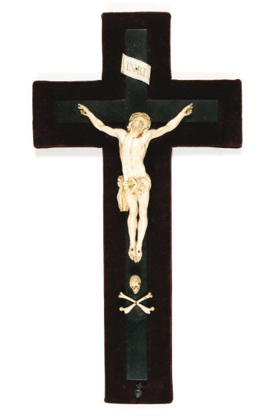 CRUCIFIX ET MEMENTO MORI en ivoire XIXe siècle...