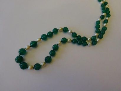 COLLIER Composé de boule de chrysoprase en...