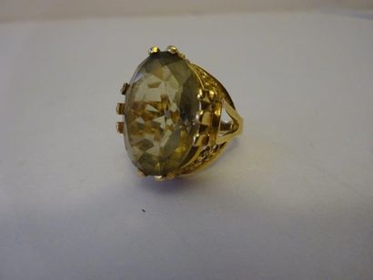 Bague en or (18 carats) sertie d'une citrine...