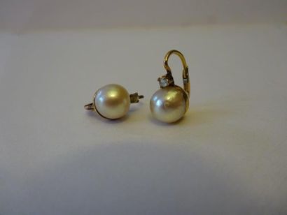 PAIRE DE BOUCLES D'OREILLES PERLE DE CULTURE...