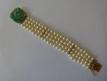 BRACELET EN PERLES DE CULTURE Formé de quatre...