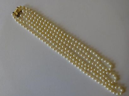 COLLIER EN PERLES DE CULTURE Formé de trois...