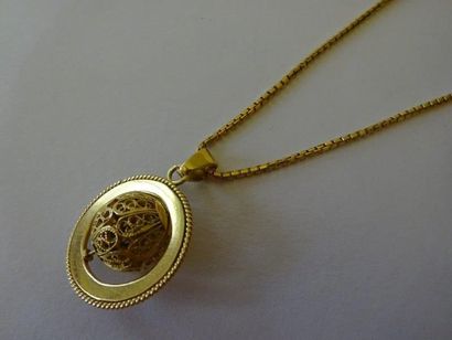 PENDENTIF EN OR Chaine en or jaune 18 carats...