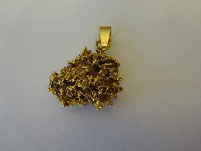 PENDENTIF EN OR JAUNE 18 CARATS (750 MILLIÈMES)...