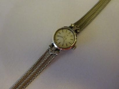 MONTRE BRACELET DE DAME OR GRIS ET PETITS...