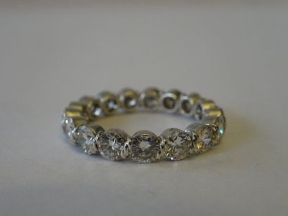ALLIANCE DIAMANTS sertie de diamants ronds...
