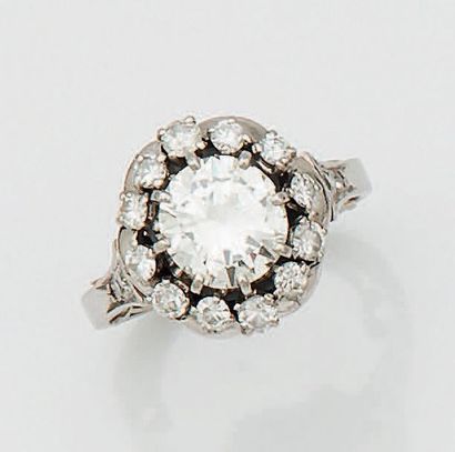BAGUE DIAMANT ornée d'un diamant rond pesant...