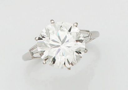 BAGUE DIAMANT Ornée d'un diamant rond pesant...