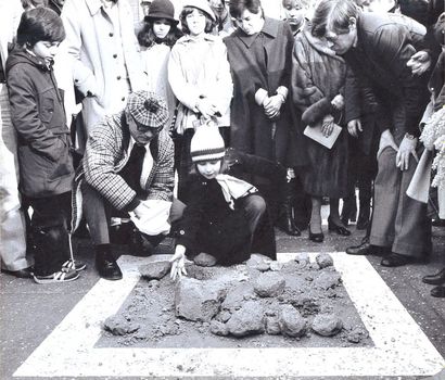 PAOLO BARRILE (NÉ EN 1925)


VUE D’UNE MANIFESTATION

PIAZZA...